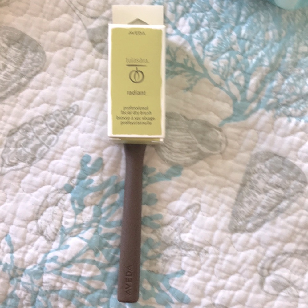 Brand New Aveda Tulasara Dry brush